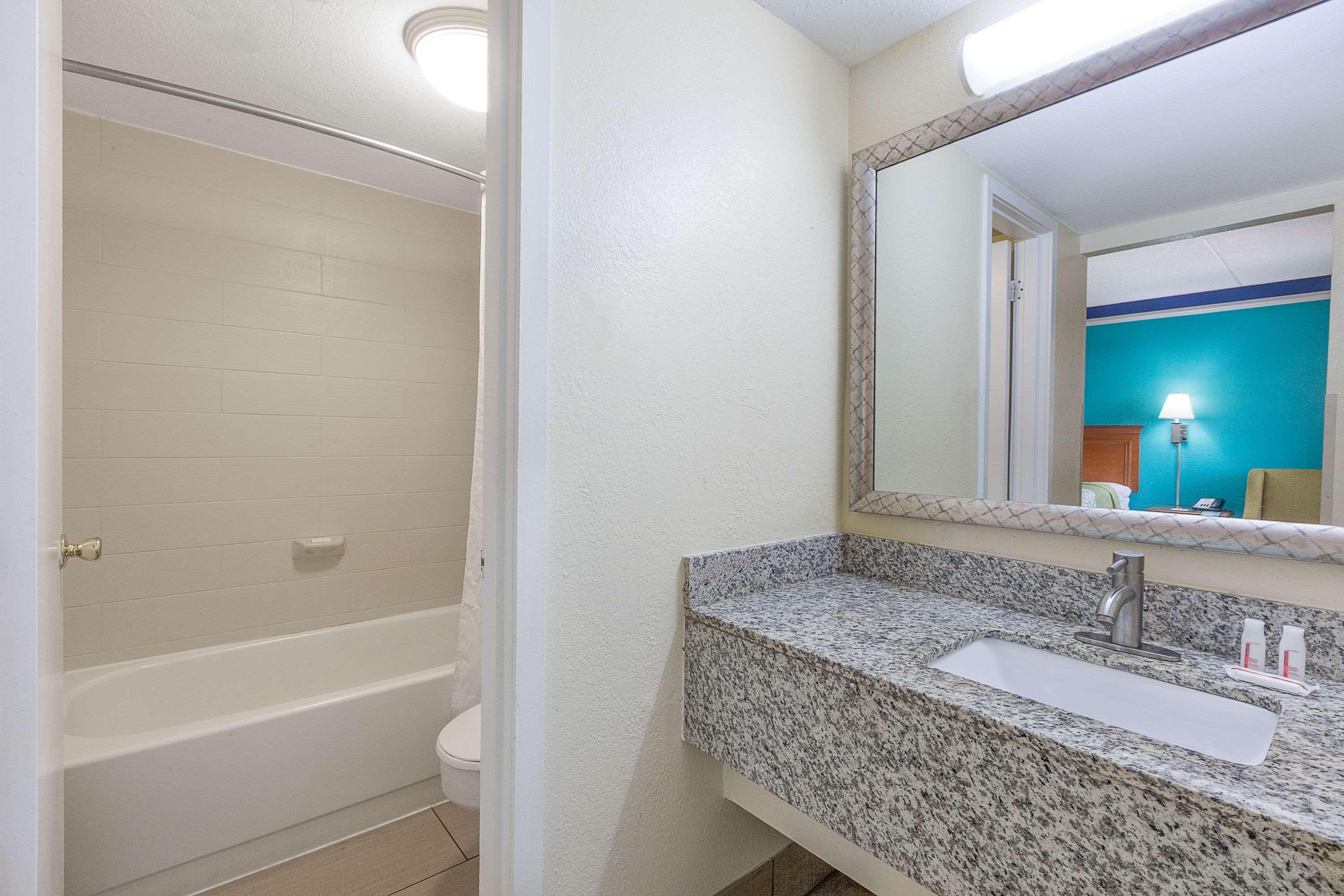 Days Inn By Wyndham Little Rock/Medical Center Экстерьер фото